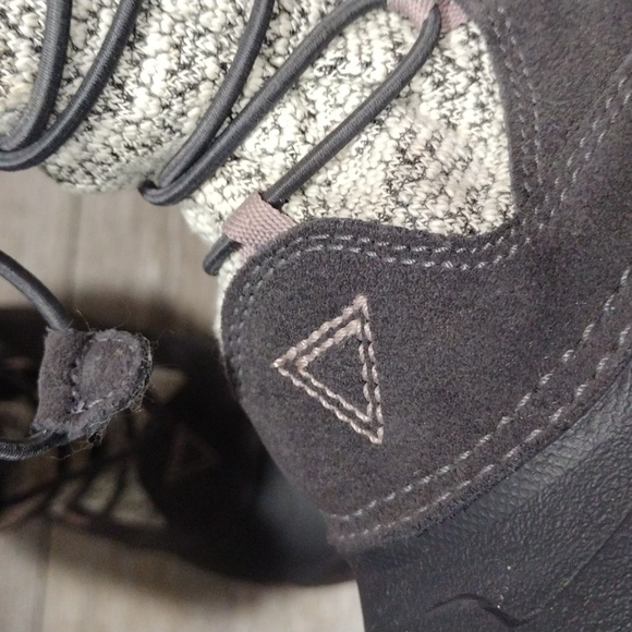 The North Face gray suede boots with soft purple accents. Size 6 - Picture 6 of 14